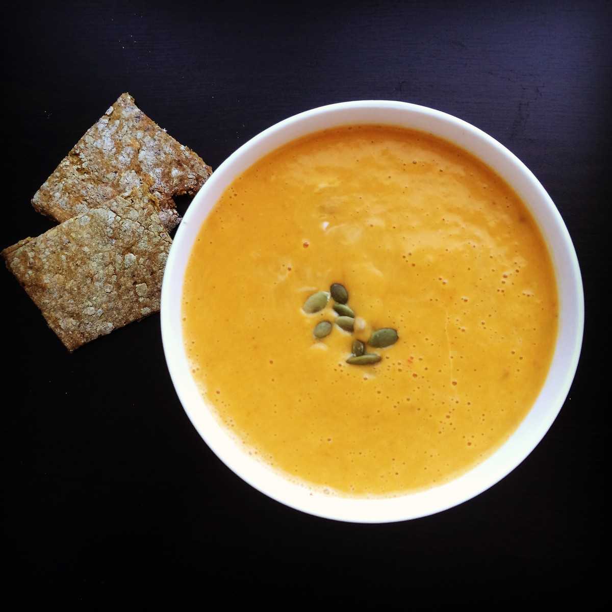 Грибной крем-суп из тыквы и тыквенных семечек.