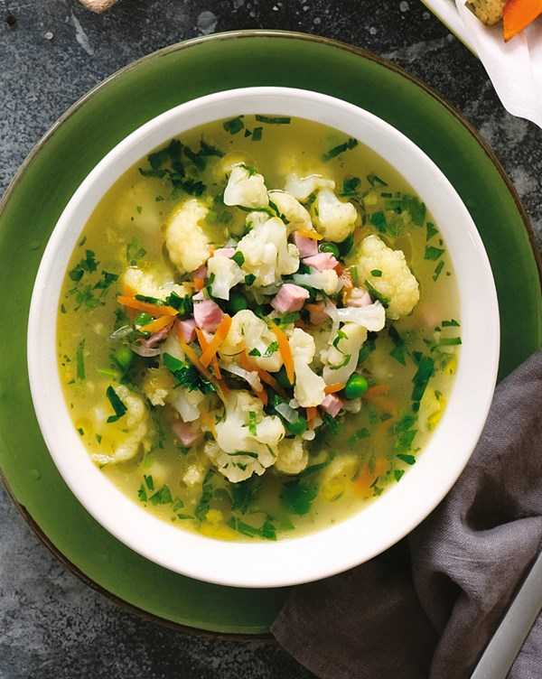 Овощной суп с кабачками цветной капустой и фасолью