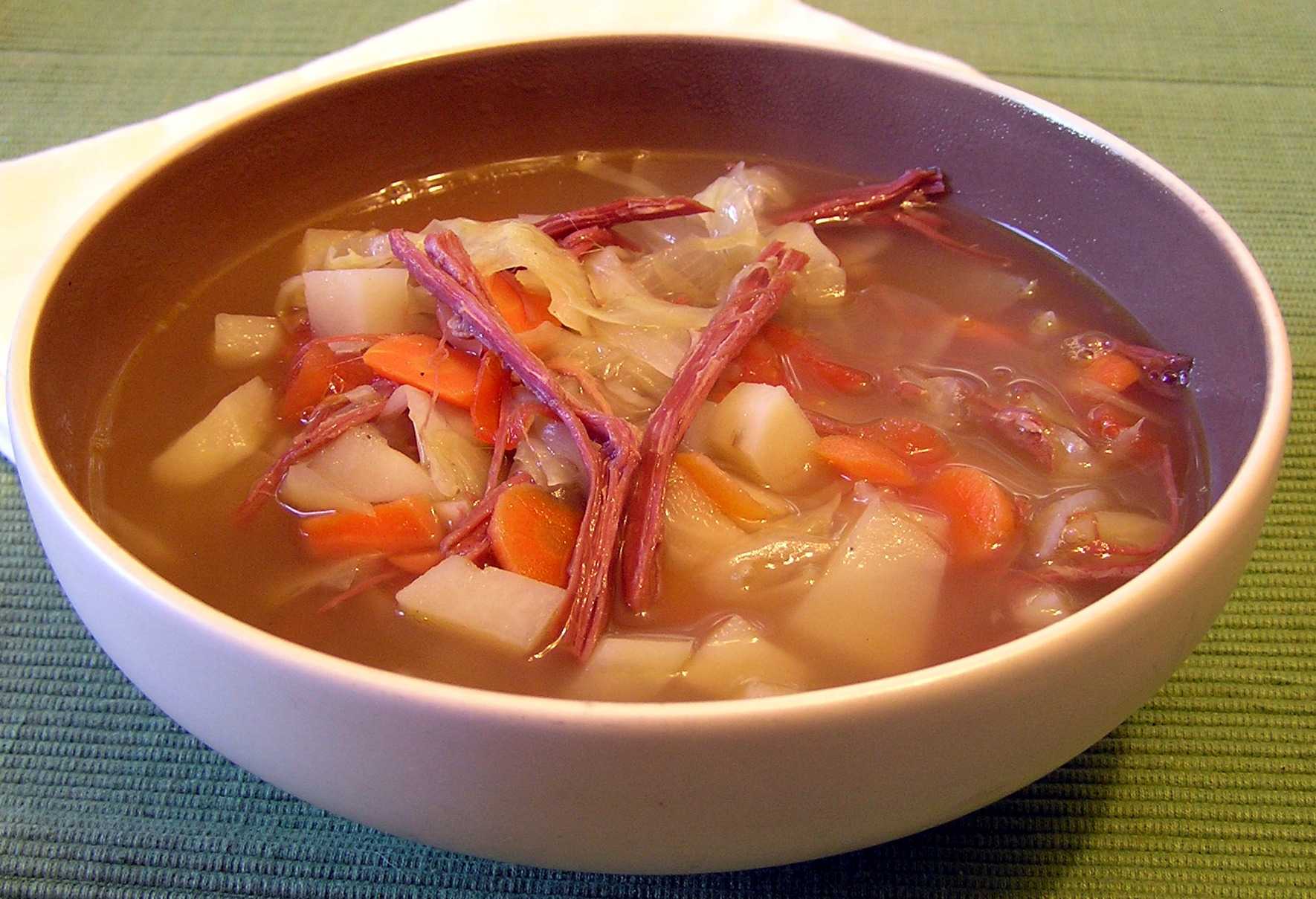 Суп с тушенкой и картошкой
