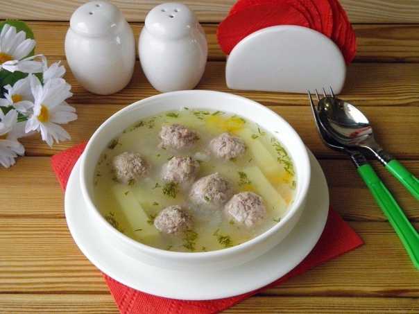 Суп с фрикадельками и клецками