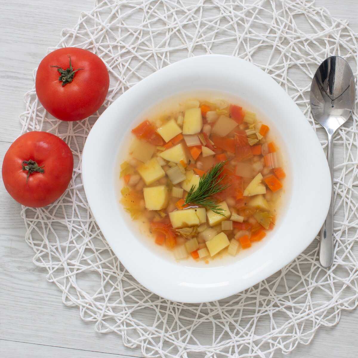 Постный овощной суп с томатами в собственном соку и кускусом