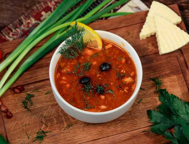 Солянка с картошкой и колбасой классическая — 8 пошаговых рецептов