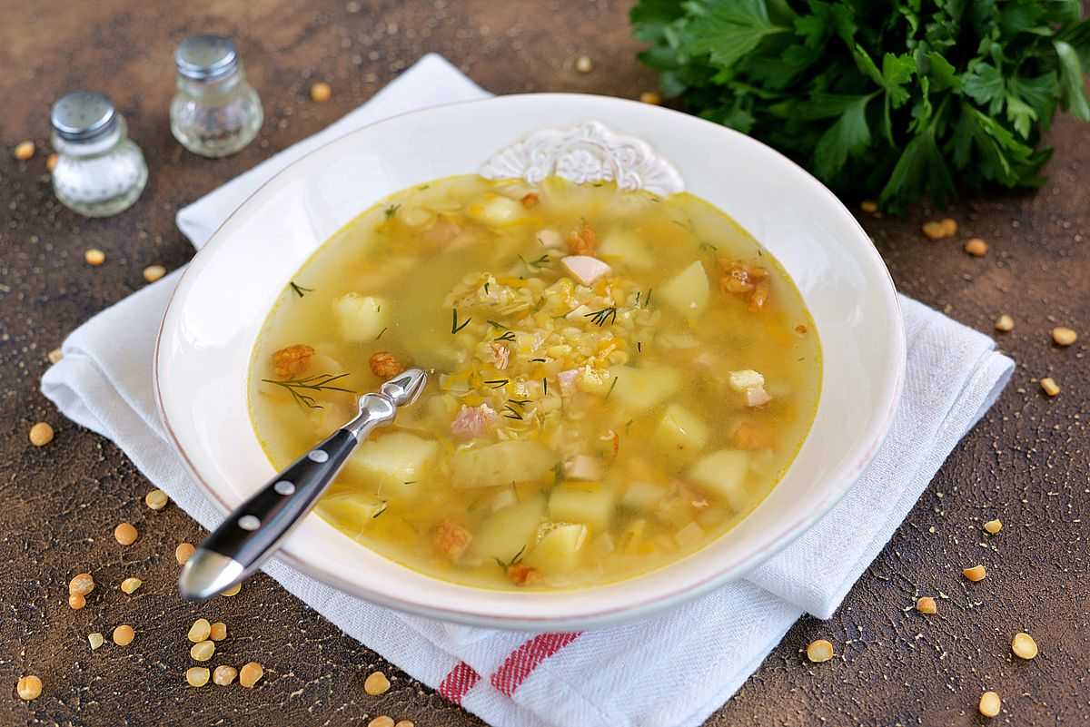 Гороховый суп с копчеными ребрышками – простой классический рецепт