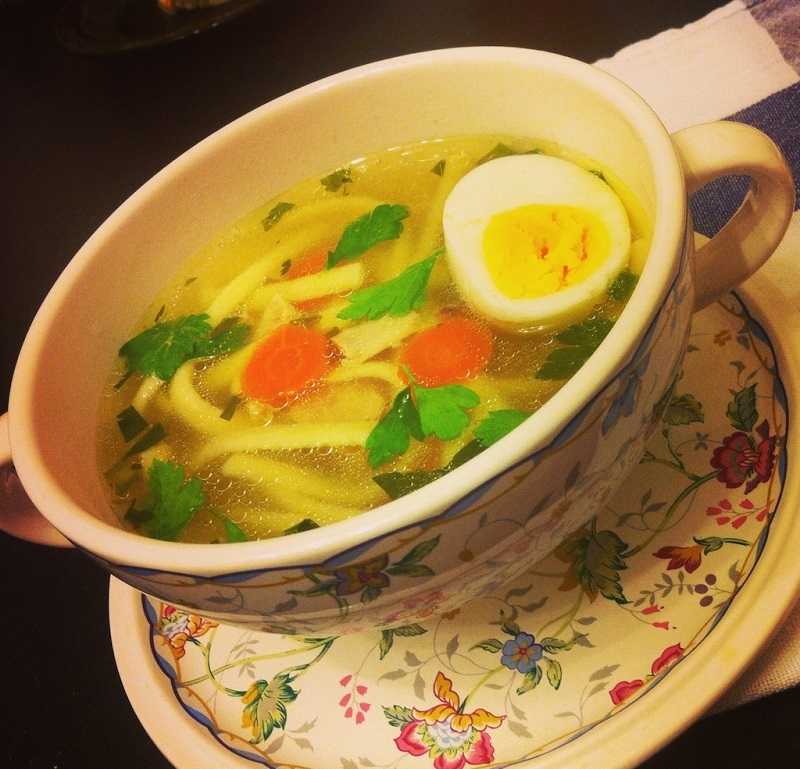 Куриный суп с яйцом и картошкой
