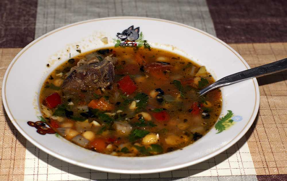 Бозбаш с бараниной и горохом