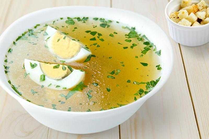 Суп с картофелем и перепелиным яйцом