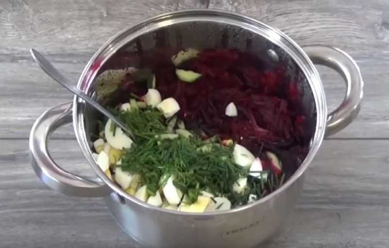 Как приготовить холодный борщ из маринованной и свежей свеклы: 5 пошаговых рецептов
