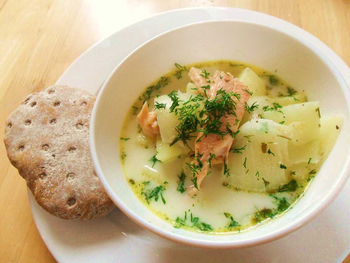 Сливочный суп с семгой - рецепты норвежского блюда из головы, брюшек красной рыбы, с креветками и помидорами