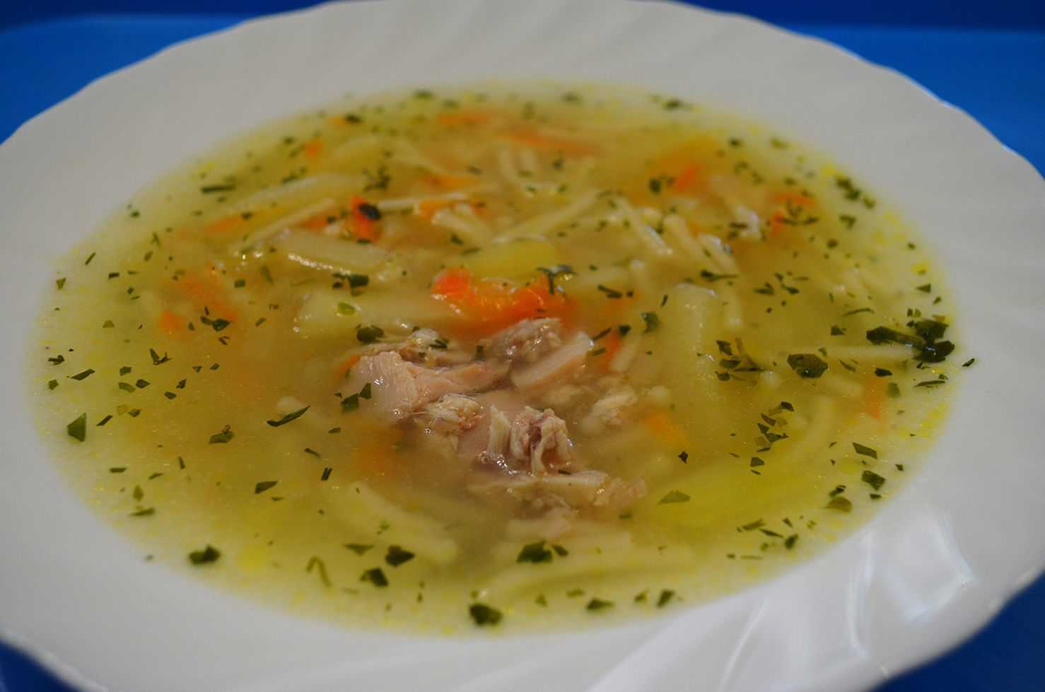 Куриный суп с плавленным сыром и вермишелью