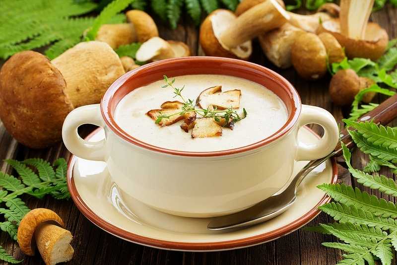 Ароматный суп из сушеных грибов и картофеля