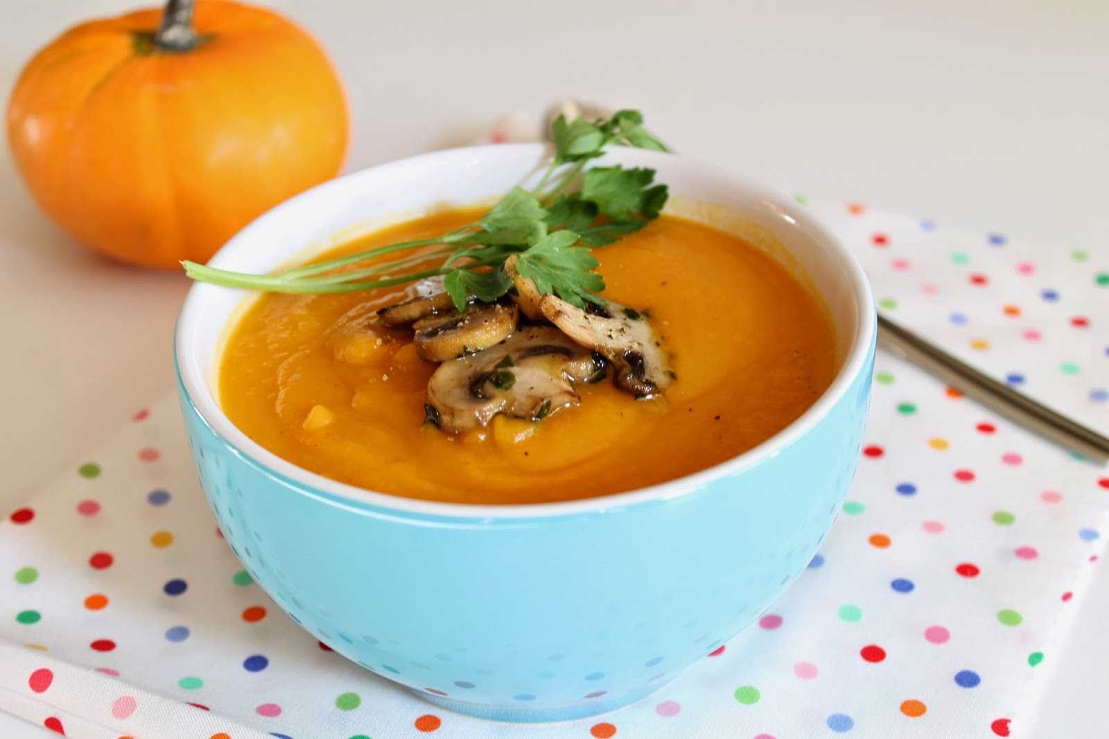 Суп-пюре из сушеных грибов: рецепт из белых сортов со сливками, а также, как приготовить грибной супчик с картофелем?
