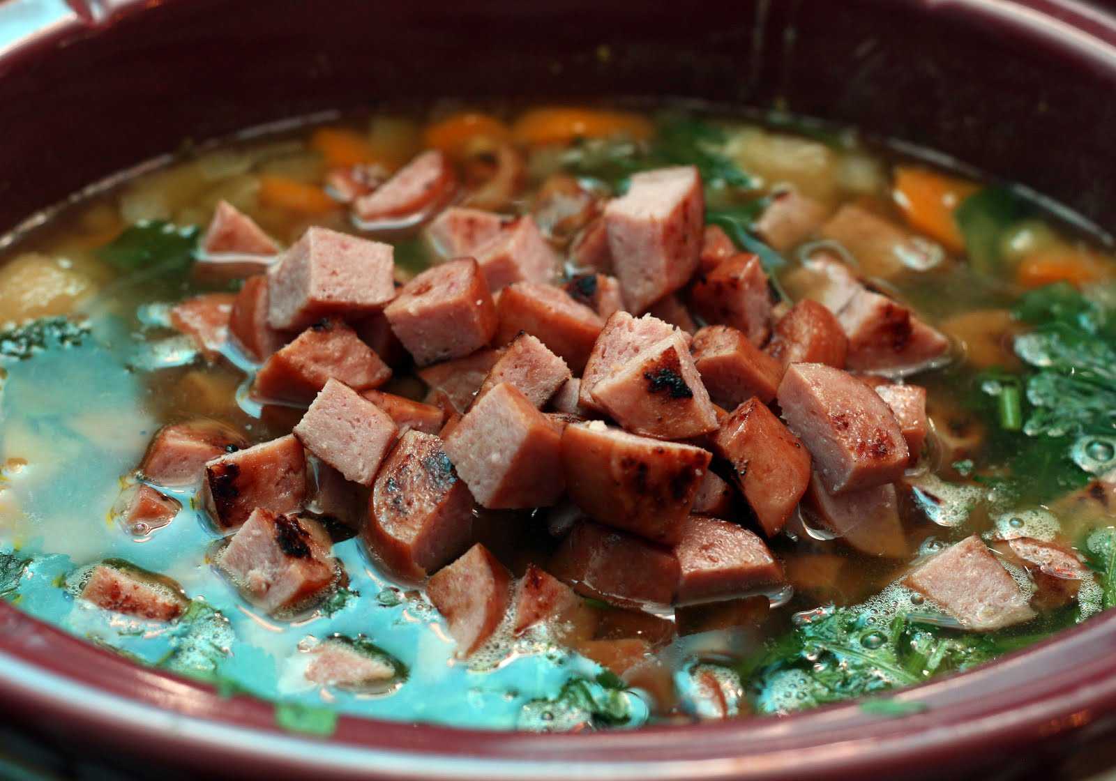 Простой и вкусный суп с колбасой, рецепт с пошаговыми фотографиями