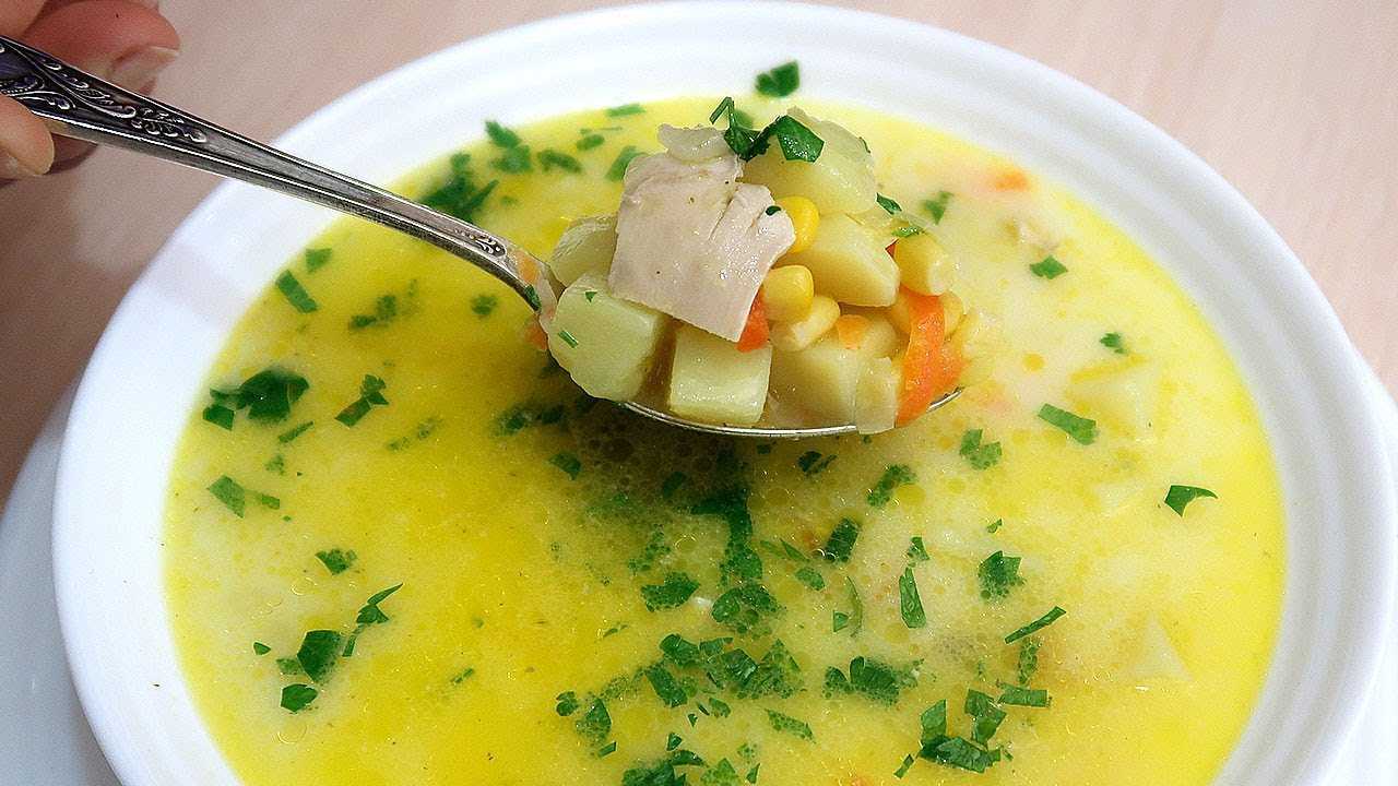 2017 году приготовили сырный суп. Куриный сырный суп. Куриный суп с плавленым сыром. Кукурузный суп с курицей. Сырок плавленный для супа.