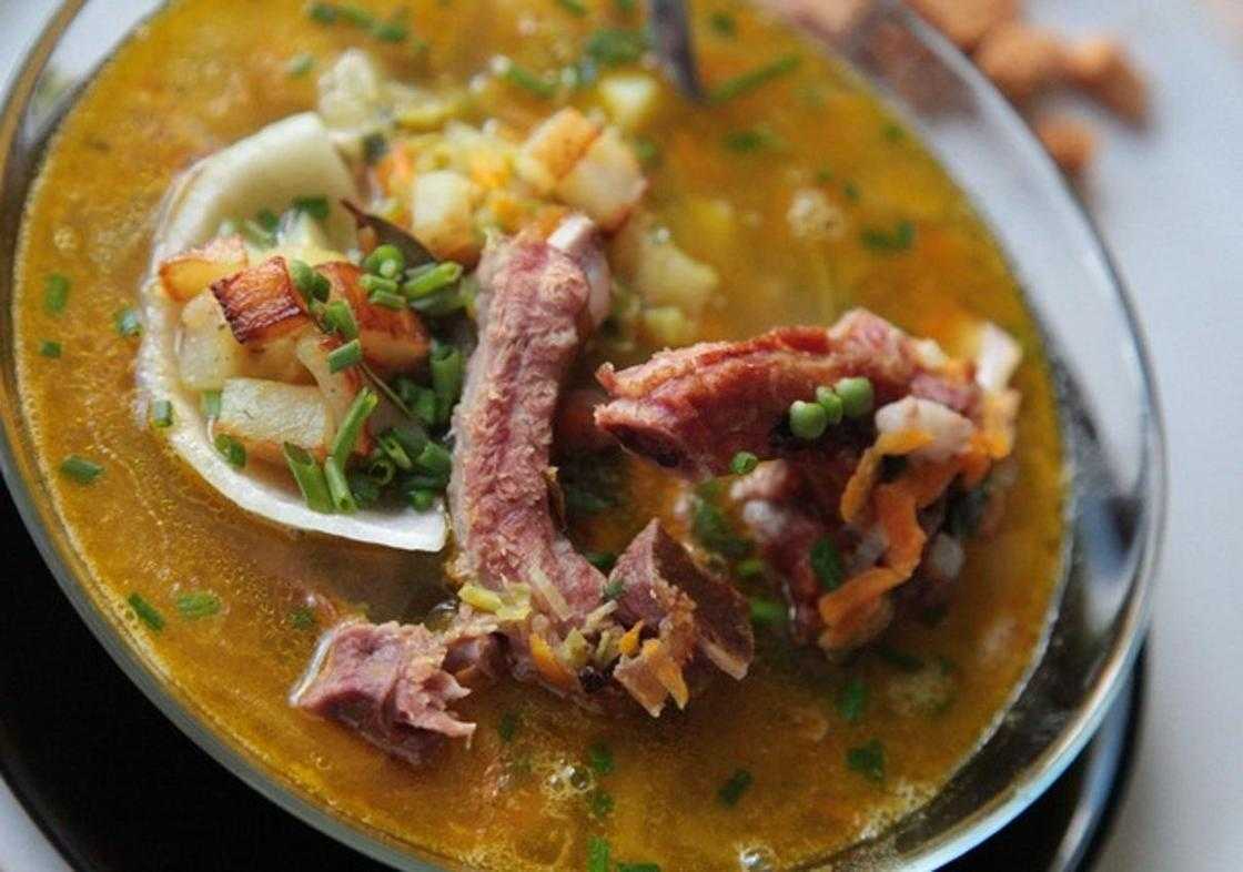 Гороховый суп с копчеными ребрышками – простой классический рецепт