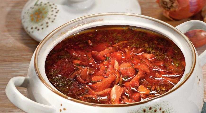 Суп из томатного соуса с килькой и фасолью